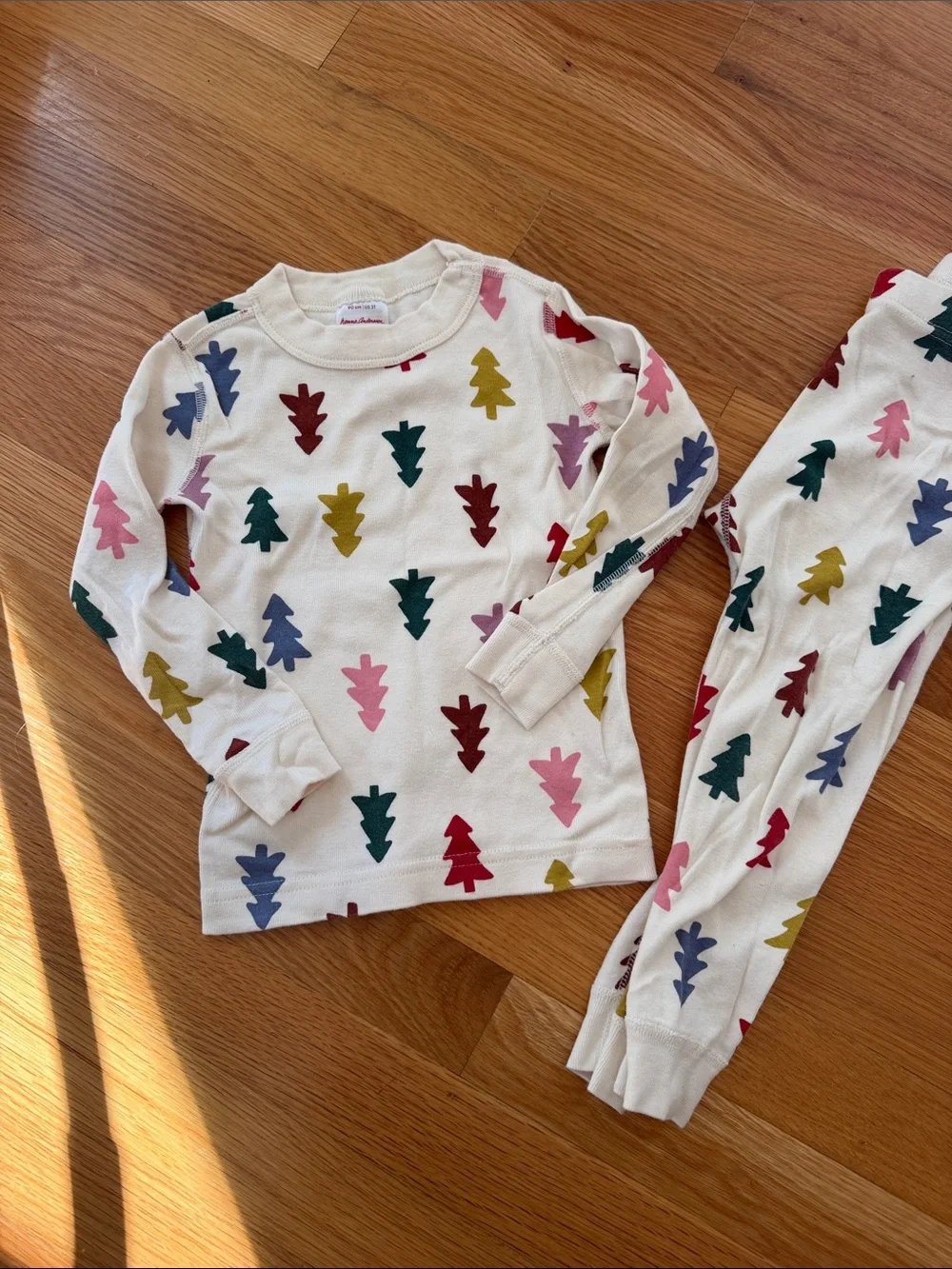 2 pack Hanna Andersson Cream Pajama Set with Multicolor Tree Print